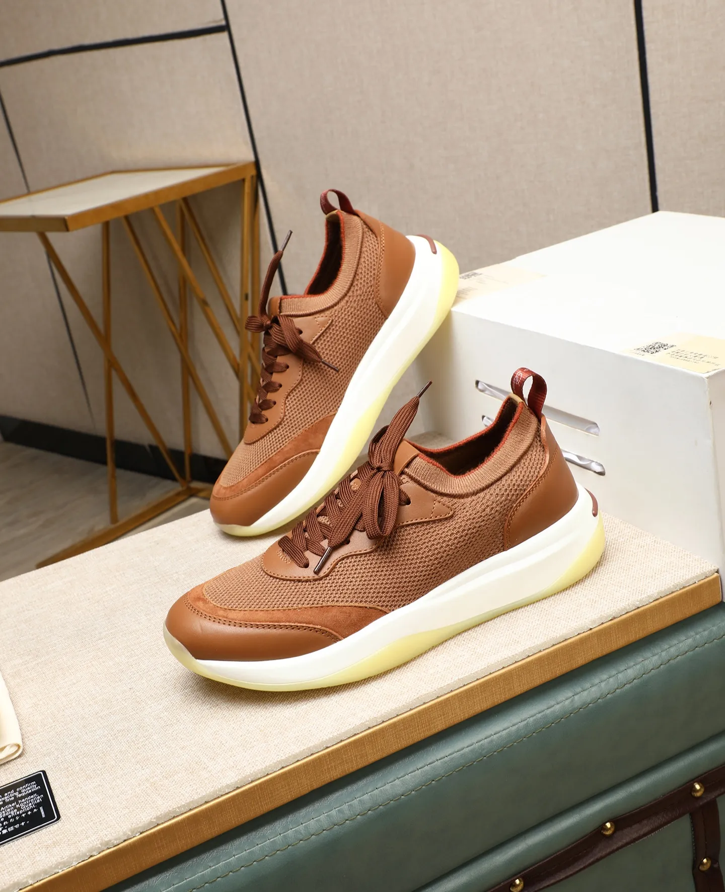 Men's shoes 💰620 🔥𝐥𝐨𝐫𝐨 𝐏𝐢𝐚𝐧𝐚 lp classic loafers, an Italian treasure brand, the only brand that can match Hermès! Only after wearing it do we realize that we can’t live up to our feet. The upper is made of imported first-layer cowhide with breathable fly-knit fabric, water-dyed cowhide foot pads, and the official original glass rubber outsole and pendant. Exclusive original packaging (tag ➕ brand paper ➕ outer box ➕ hand bag) code number: 38-44. Can be customized 45-46